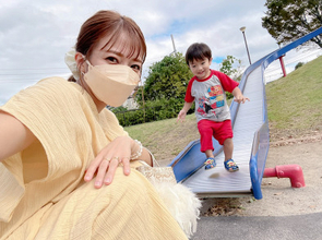 辻希美、長女と三男の2ショット公開＆カメラロールを“埋め尽くした”写真に爆笑「自分達は可愛いキメ写真」