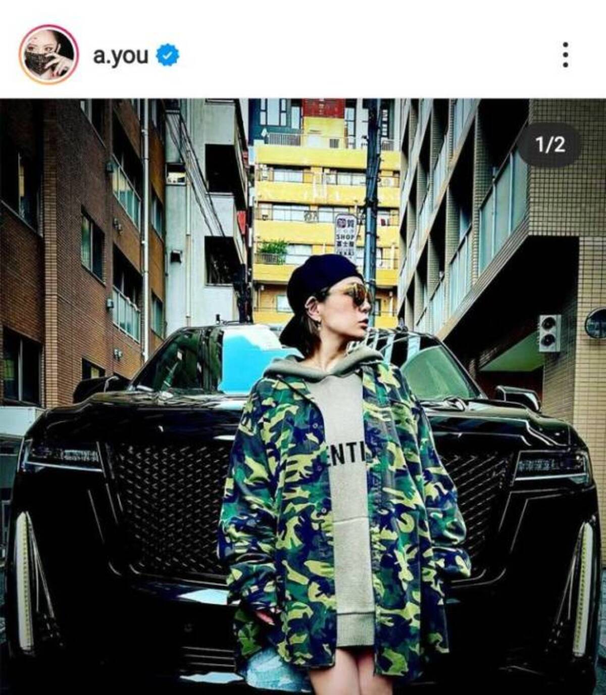 浜崎あゆみ、“美脚見せ”なカジュアルなキャップ×パーカーSHOTを公開 