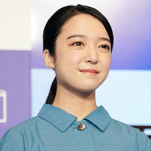 「顔小さい」上白石萌音、ナスを持ったお茶目SHOTに反響「キラキラしてる」「可愛すぎ」