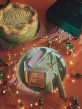 『RICAFROSH』初のクリスマスコフレ「サンタプライズボックス」Green / Pink 限定発売