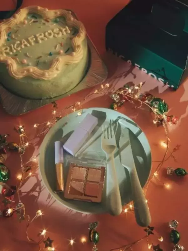 『RICAFROSH』初のクリスマスコフレ「サンタプライズボックス」Green / Pink 限定発売