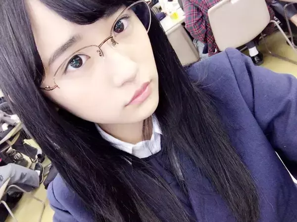 スパガ・浅川梨奈、17歳のわがままボディ封印で制服姿を披露！「高校生活をまともに送れていないので…」
