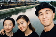 globeマーク・パンサー、愛娘とその親友をフィーチャリングした新曲リリース！3ショットも公開