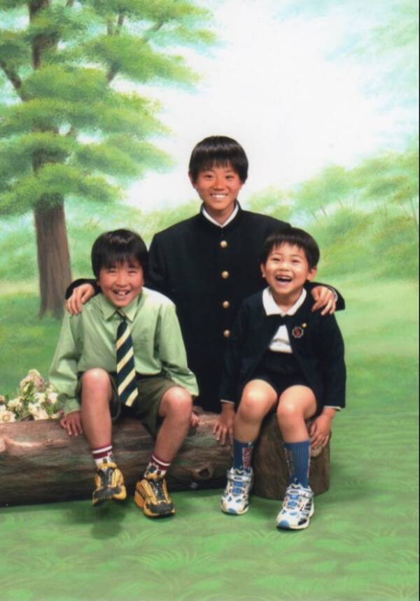 菅田将暉 中学1年生頃の貴重な3兄弟ショットが公開で かっこよすぎやろ 中学生でこのビジュアル 18年2月1日 エキサイトニュース