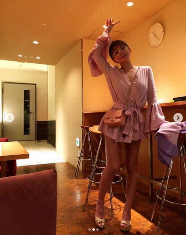 浜崎あゆみ 美脚見せコーデ写真に反響 スタイル綺麗 18年6月14日 エキサイトニュース