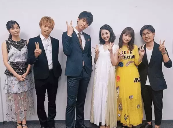 川栄李奈、竹内涼真・浜辺美波・佐藤大樹らとの仲良し豪華写真に「可愛いい」の声