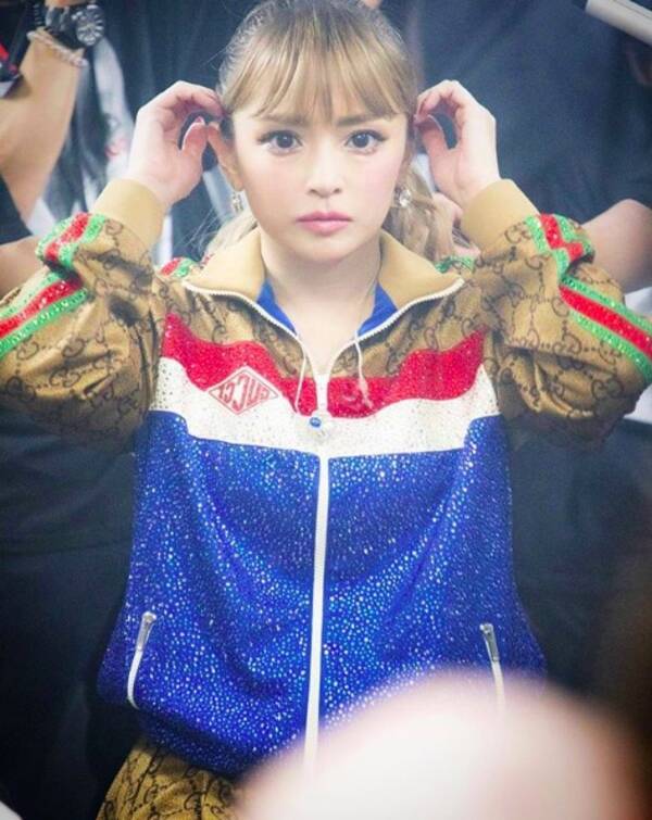 浜崎あゆみ、真剣な表情の写真公開も「めっちゃ幼い」「いつもより更に童顔」と反響 (2018年10月28日