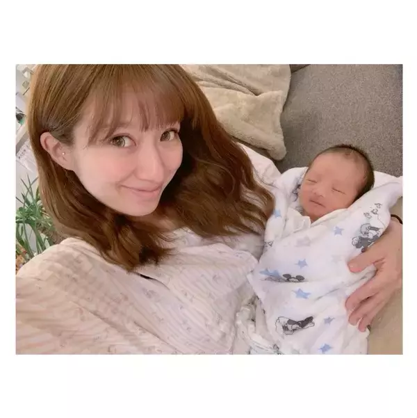 辻希美“ありそうでなかなか無かった”第4子との2ショットを公開