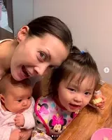 土屋アンナとものまね芸人 みかんの2ショット 攻めすぎた眉毛に ハンパない の声 18年9月28日 エキサイトニュース