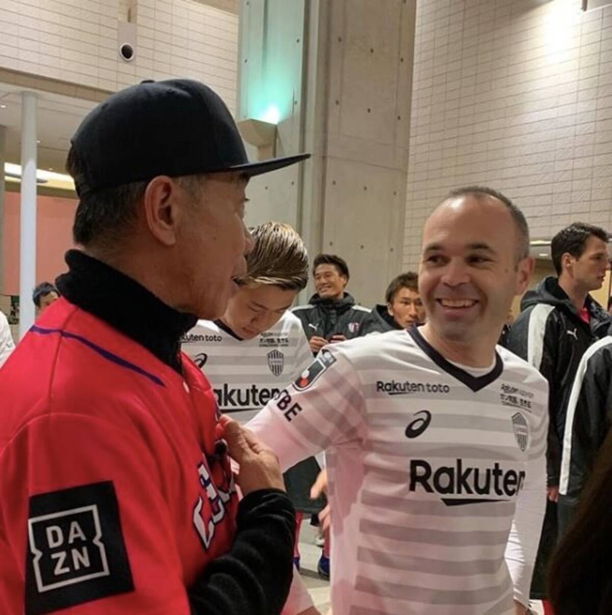 木梨憲武 イニエスタと笑顔ショット公開で大きな反響 最強2トップ すげーー 19年2月22日 エキサイトニュース 木梨憲武 イニエスタと笑顔ショット公開で大きな反響 最強2トップ すげーー 19年2月22日 エキサイトニュース