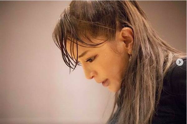 浜崎あゆみ おでこ全開 汗だくリハーサル写真公開で 美しーい ほんっと綺麗でカッコいい 19年4月2日 エキサイトニュース