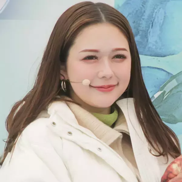 村重杏奈、髪さっぱりの“大人ボブ”SHOT公開に反響「めちゃくちゃ可愛い」「とてもお似合い」