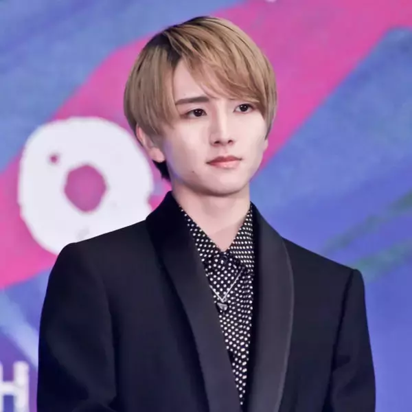 板垣李光人、24歳バースデー報告SHOTに反響「ますます男前に」「キラキラでイケイケ」