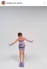 宇野実彩子、美スタイル際立つパープルワンピSHOTに「ほっそーーー」「ほんと憧れです」の声