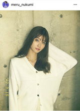 めるる、“掘り出し写真”ゆる巻きヘア×白ニットSHOTに反響「綺麗すぎる」「大人になったね」