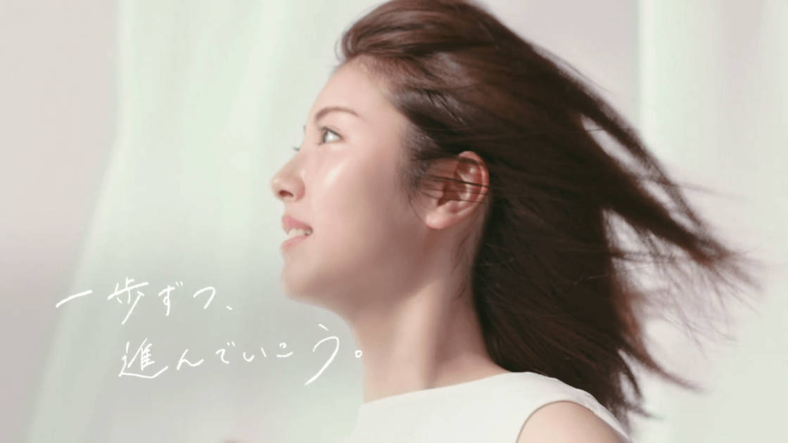 新ミューズ・浜辺美波の「つや玉」のある肌に注目！「エリクシール ファースト エイジングケア」新CM公開