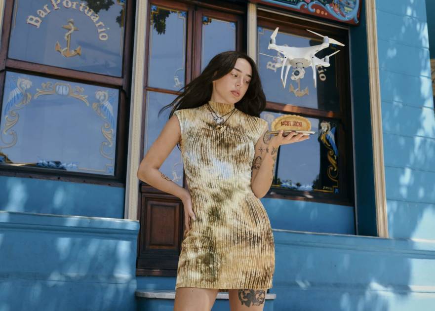 ニッキー・ニコールがDesigualの新キャンペーン「LUCKY NICKI」に登場。アティチュードとスタイルで新たな風を吹かせる
