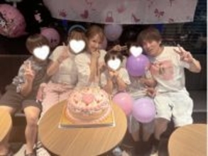 辻希美、家族に囲まれてニッコリ！充実の37歳バースデーSHOT公開「めちゃくちゃ最高の誕生日」