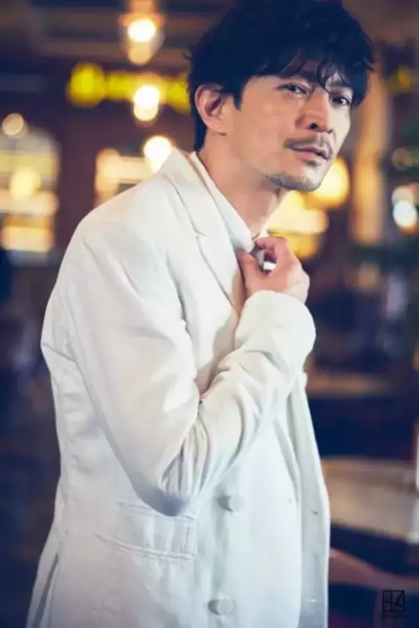 声優デビュー30周年の津田健次郎、大人の色気にドキドキ！記念フォトブックで“成熟”を体現