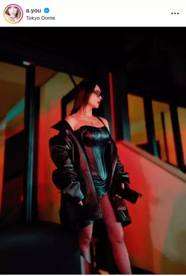 浜崎あゆみ、美デコルテ際立つライブ参戦SHOTにファンうっとり「超可愛い」「カッコよすぎ」