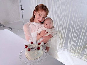 辻希美、次女と撮影現場でパシャリ「いい子だったから助かったぁ」「皆に感謝です」