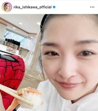 石川梨華、ナチュラルメイクに使うプチプラコスメを紹介！