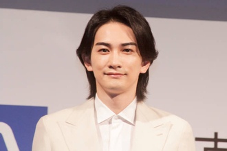 町田啓太、休みの日は一日4～5回洗濯？全身白のコーディネートで洗濯好きトーク