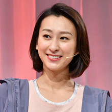 浅田舞、“まるで芸術作品”な美麗ドレスSHOT公開に反響「めっちゃ素敵」「美しい」