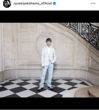 横浜流星、雰囲気ガラリのシルバーヘアSHOTに反響「超絶素敵」「髪色似合ってます」