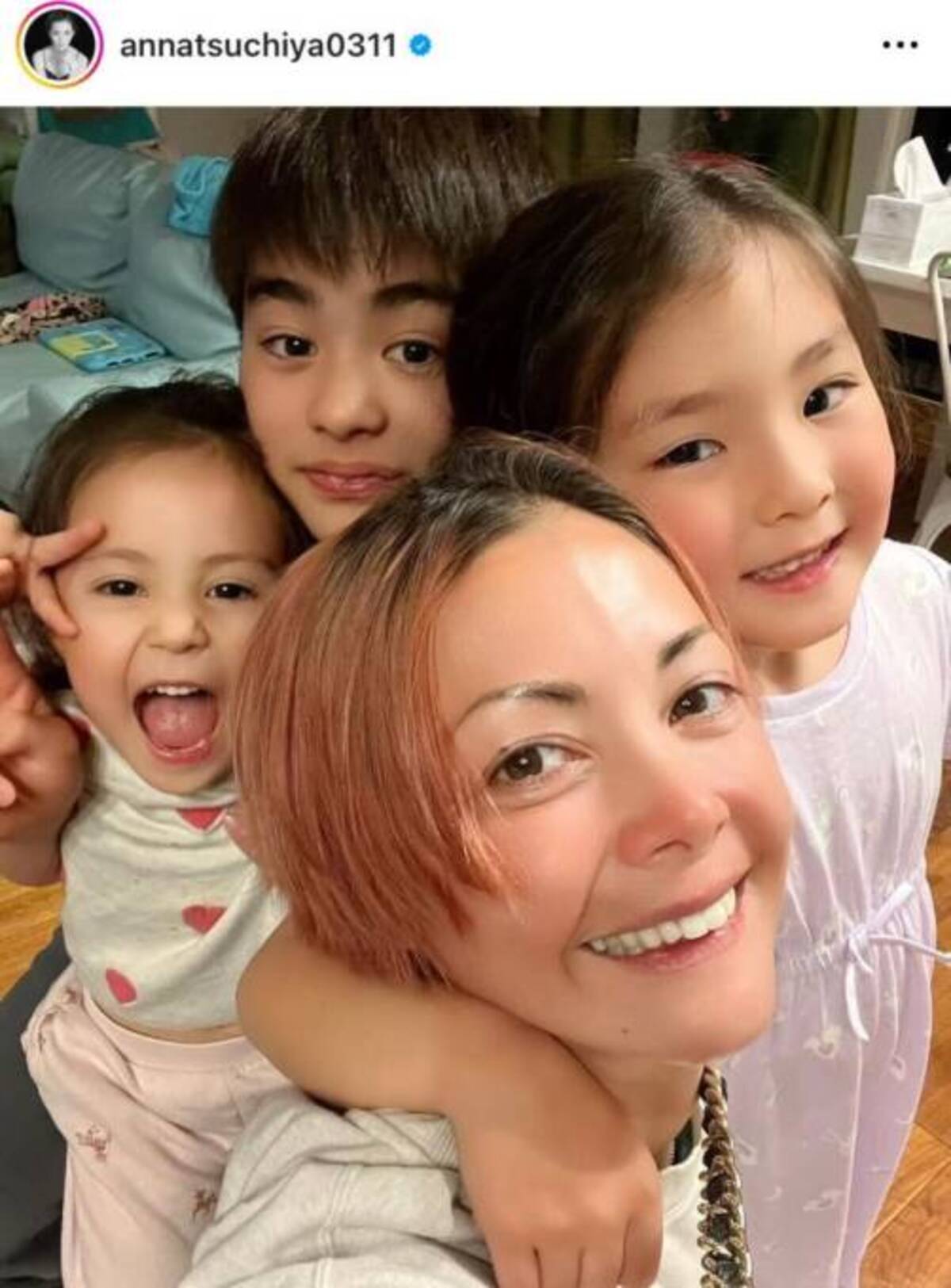 土屋アンナ、3人の子供とパシャリ！39歳報告SHOTに反響「素敵なママの 