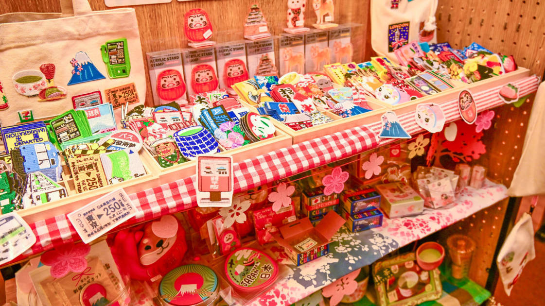 rainbowholic、体験型文具店「文具ランド」を東京・駒込にオープン。限定シール300種類以上、6つのテーマスポットも