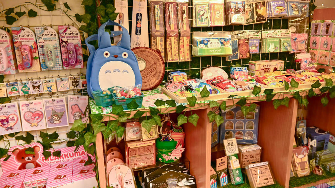 rainbowholic、体験型文具店「文具ランド」を東京・駒込にオープン。限定シール300種類以上、6つのテーマスポットも