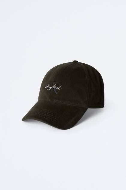 BTSジョングク、カルバン・クラインと初コラボ。バイカースタイルを取り入れた限定カプセル発売