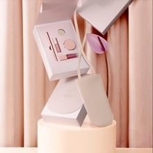 to/one、自ら輝きの光を放ち、幸せに満ちた女性”をイメージしたホリデーコレクションを発売！