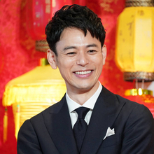 妻夫木聡、43歳誕生日＆俳優25周年を報告する笑顔SHOTを公開「素晴らしい出逢いの数々に感謝」