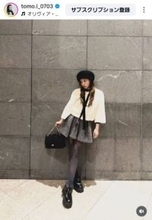 板野友美、ほっそり美脚の際立つミニスカ×タイツSHOTに反響「スタイル良すぎ」「似合ってるね」