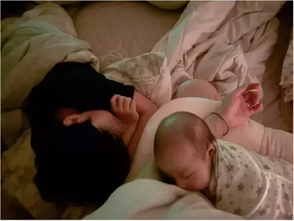 辻希美、グッスリ眠る微笑ましい兄妹SHOTを公開「無事2人寝かしつけ完了」