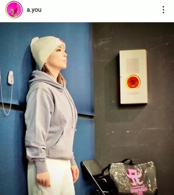 「マジで脳みそ痛い！笑」浜崎あゆみ、真剣な表情の横顔SHOT公開＆頭を悩ます作業報告