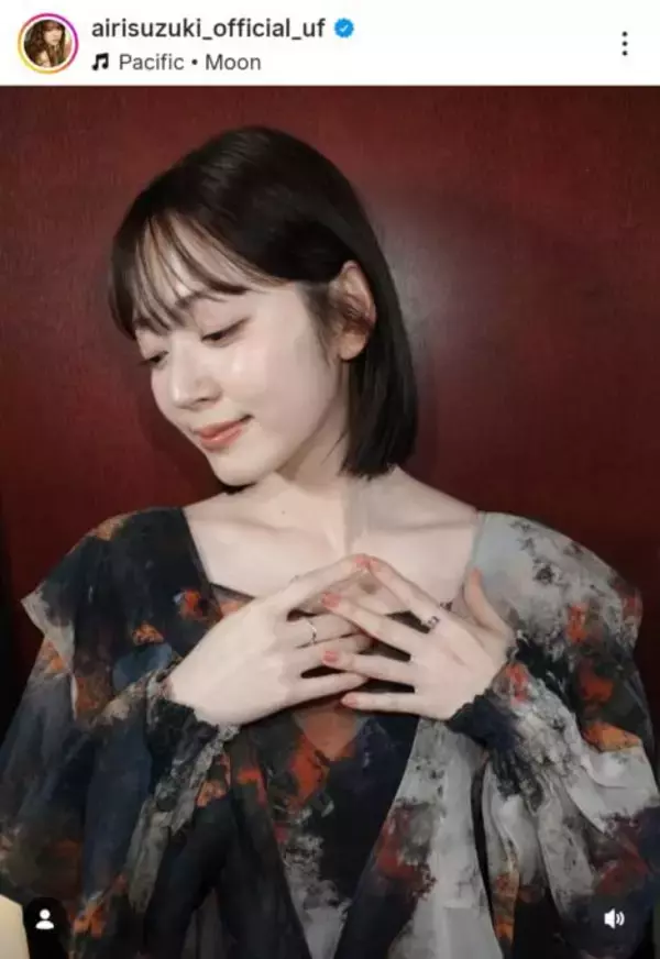 鈴木愛理、色白の美デコルテ際立つ衣装SHOTをファン絶賛「めっちゃ可愛い」「エレガント」