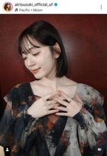 鈴木愛理、色白の美デコルテ際立つ衣装SHOTをファン絶賛「めっちゃ可愛い」「エレガント」