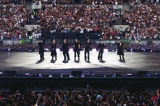 BTS、ロンドン公演に約13万人が集結。スタジアムの開場以来最多の観客数を記録し、圧倒的な存在感を示す