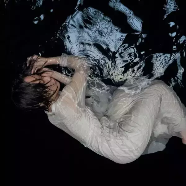 【独自コメント到着】水咲加奈、ニューシングル「pray」リリース！“言えない弱さ”を静かに肯定する新たな代表作