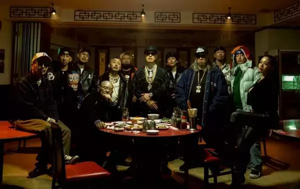 【独占コメント到着】名古屋のソウルフード「矢場味仙」の社歌をAK-69が制作！MV公開を記念してスペシャルメニューとコラボTeeの販売が決定