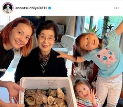 土屋アンナ、91歳の祖母＆2人の娘との家族4SHOTに反響「とてもお若いですね！！」「素敵なfamily」