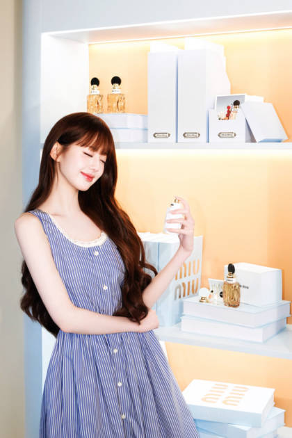 Miu Miu Beauty、六本木ヒルズにて没入型ポップイベントを開催中。アンバサダーのIVEウォニョンも訪問