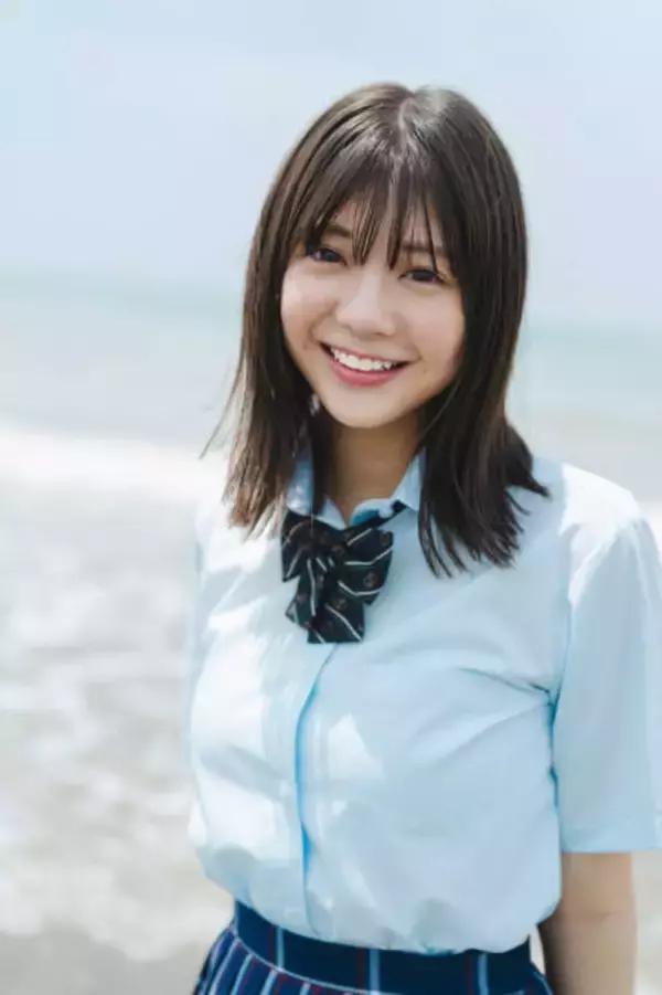 高校3年生の乃木坂46冨里奈央、爽やかな制服姿でニッコリ！甘酸っぱい“2人だけの夏”を表現