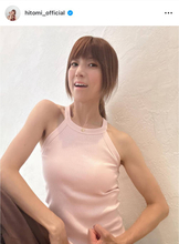 hitomi、“筋トレDAY”の引き締まった美ボディSHOTに反響「細くて綺麗」「素敵です」