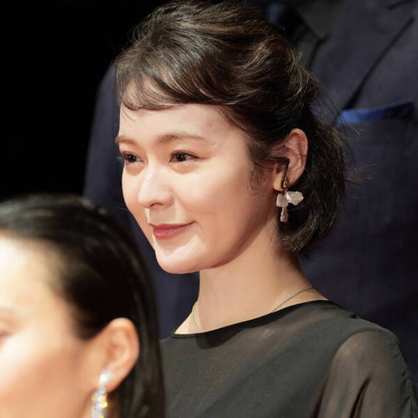 綺麗なお顔 貫地谷しほり オールバックヘアのクールメイクshotに反響 かっこいい 22年6月22日 エキサイトニュース