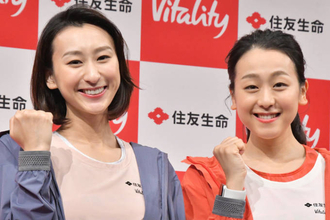 浅田舞、妹・浅田真央との仲睦まじい2SHOTに反響「ほっこりします」「仲良し美人姉妹！」