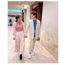 辻希美＆杉浦太陽、“いい夫婦の日”の手つなぎSHOTを公開「今日の私達」